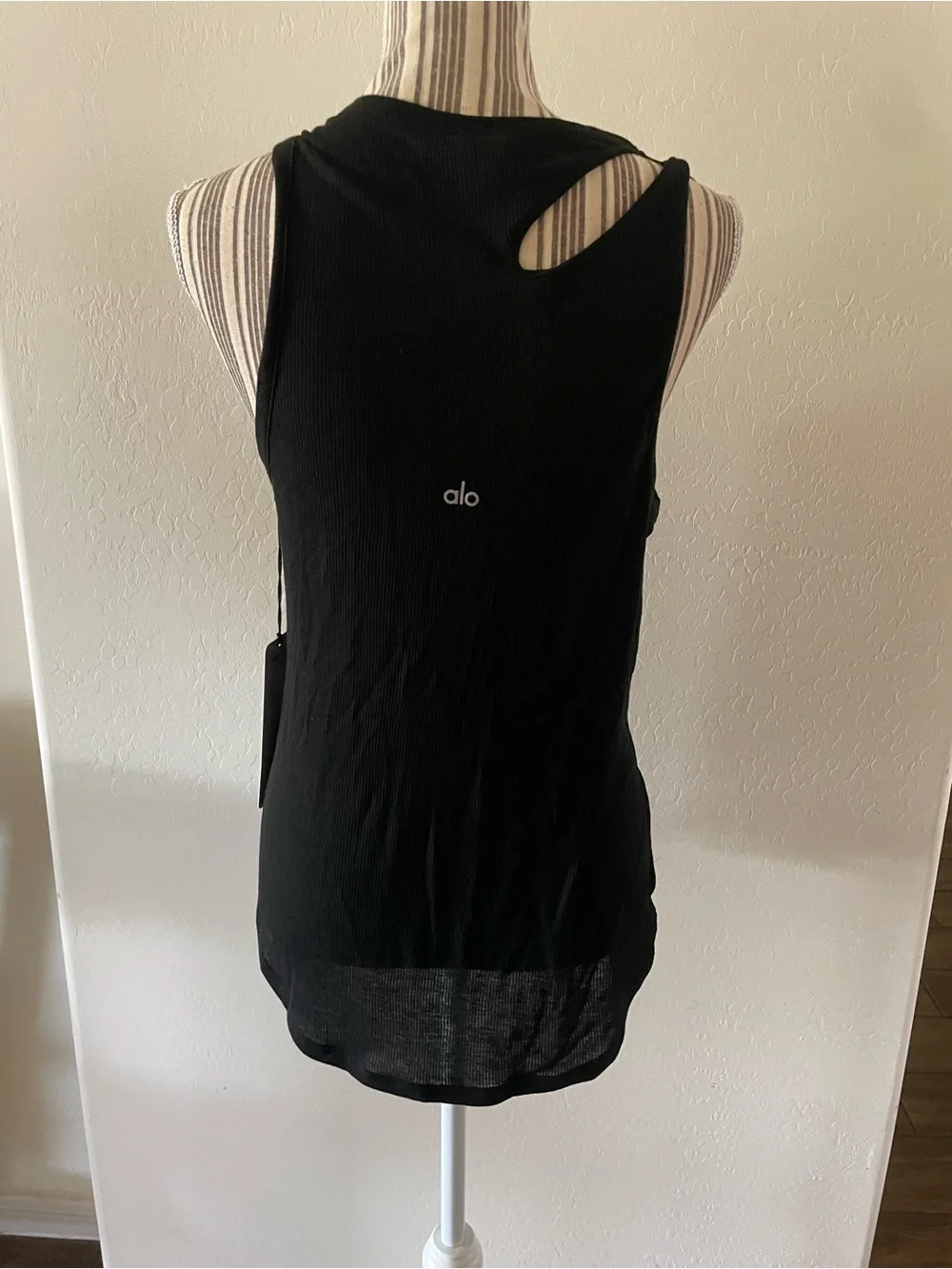 NWT ALO Yoga Ribbed Peak Tank in Black Size Small